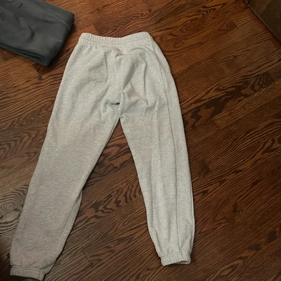 Aritzia sweats - Picture 4 of 4